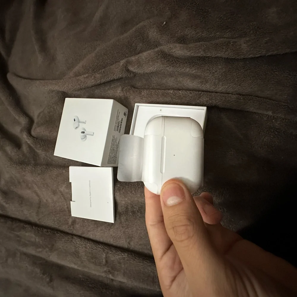 Apple White Headset with Minimalist Design